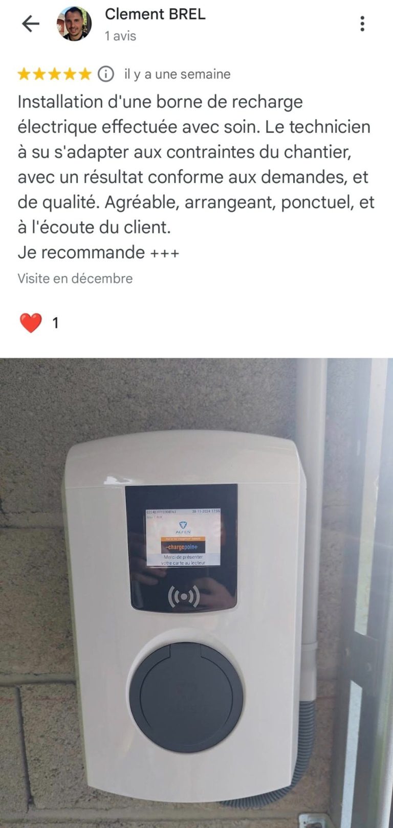 Équipement de recharge pour véhicule électrique avec une description des fonctionnalités.